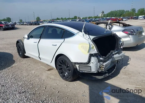 2018 Tesla Model 3 из США, поврежденный, VIN 5YJ3E1EB4JF131269